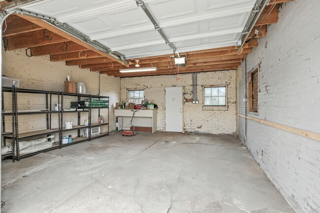 Building Photo - 207 Galapago St