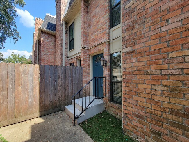 Building Photo - 1601 S Shepherd Dr