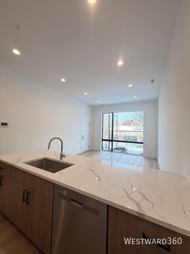 Building Photo - 1607 W 13th St