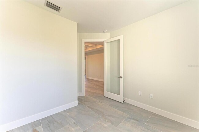 Building Photo - 380 Holly Rd