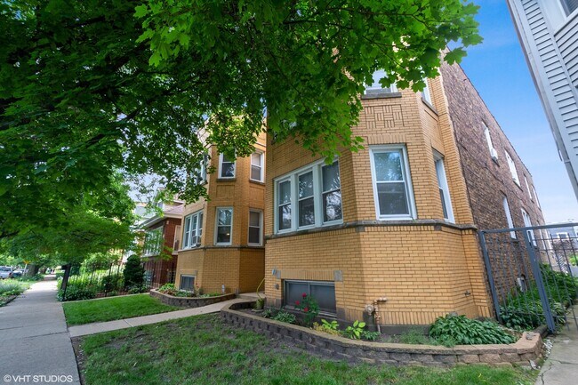 Primary Photo - 3746 N Whipple St