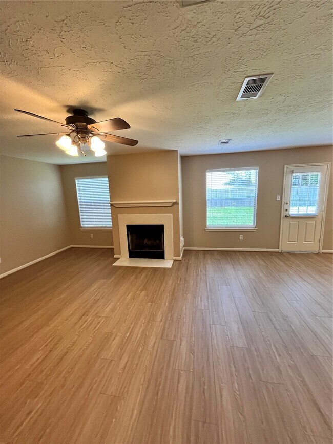 Building Photo - 16118 Cypress Valley Dr