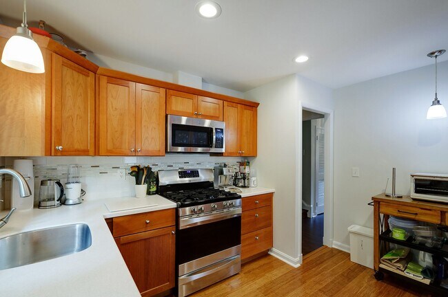 Building Photo - Furnished, Detached Home in Bethesda Alta ...