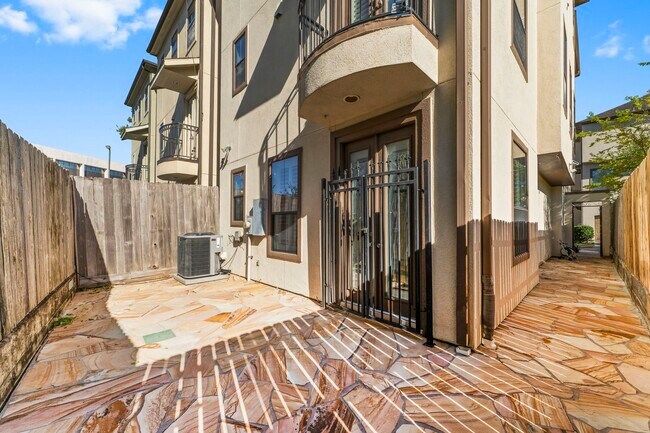 Building Photo - 9910 Orchard Ct