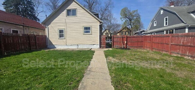 Building Photo - 1235 Huestis Ave