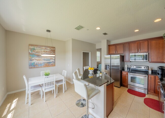 Building Photo - Town Home For Rent in Lake Brandon!