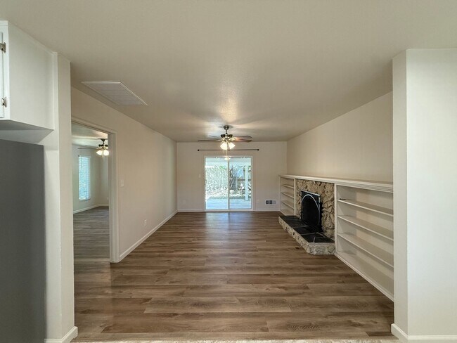 Building Photo - Newly renovated single story in Greenwood Estates!
