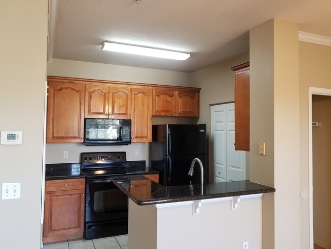 Building Photo - 2612Robe733