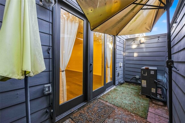 Building Photo - 2100 Commonwealth St