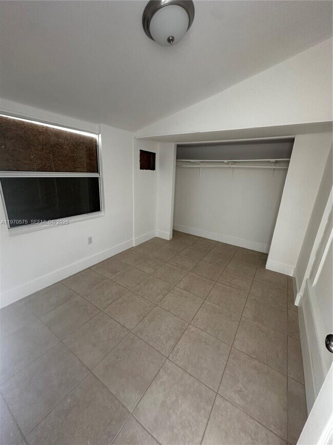 Building Photo - 1919 SW 2nd St