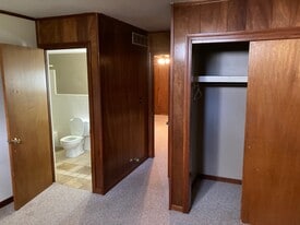 Building Photo - 407 W Stephen Foster Ave