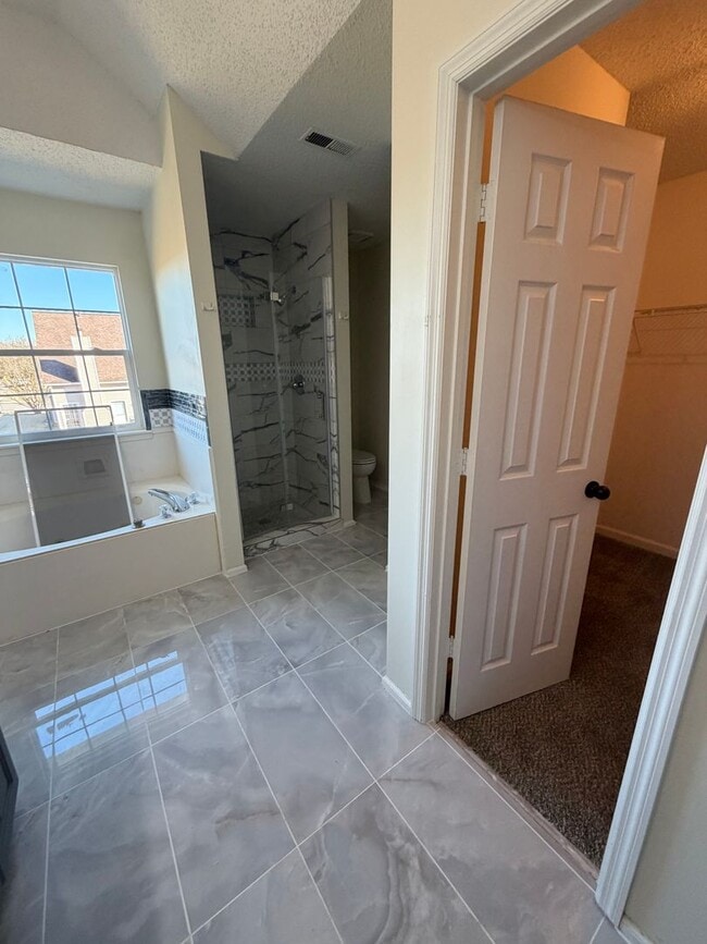 Building Photo - 3 bed | 2.5 bath | 2,630 sq ft