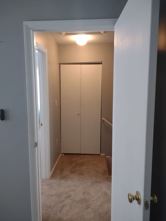 Building Photo - ****MOVE IN SPECIAL****Fabulous Upgraded Three Bedroom/Two Bath Townhome - Walking Distance to Le...