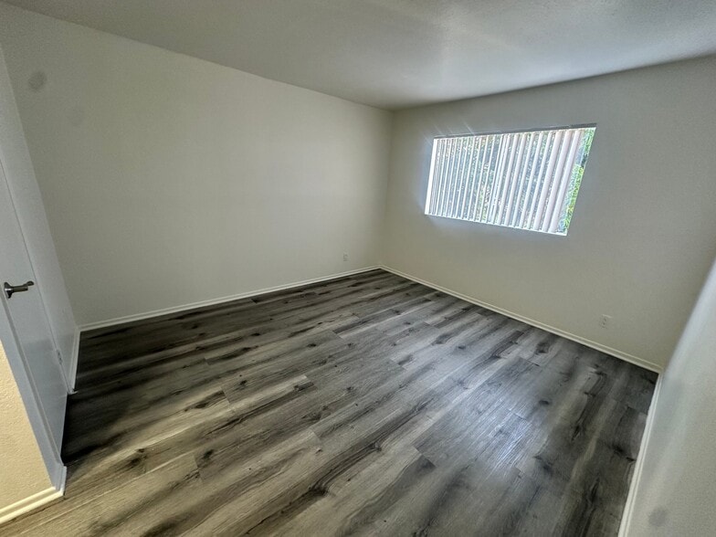 Building Photo - 15009 Moorpark St