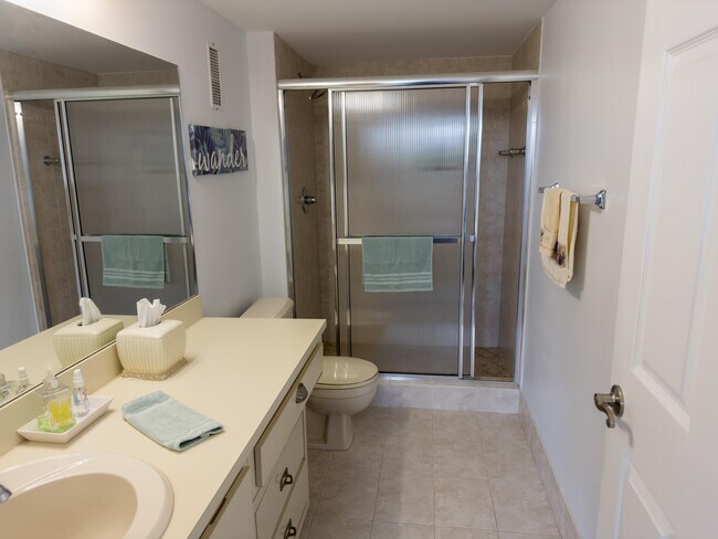 Building Photo - 2222 N Cypress Bend Dr