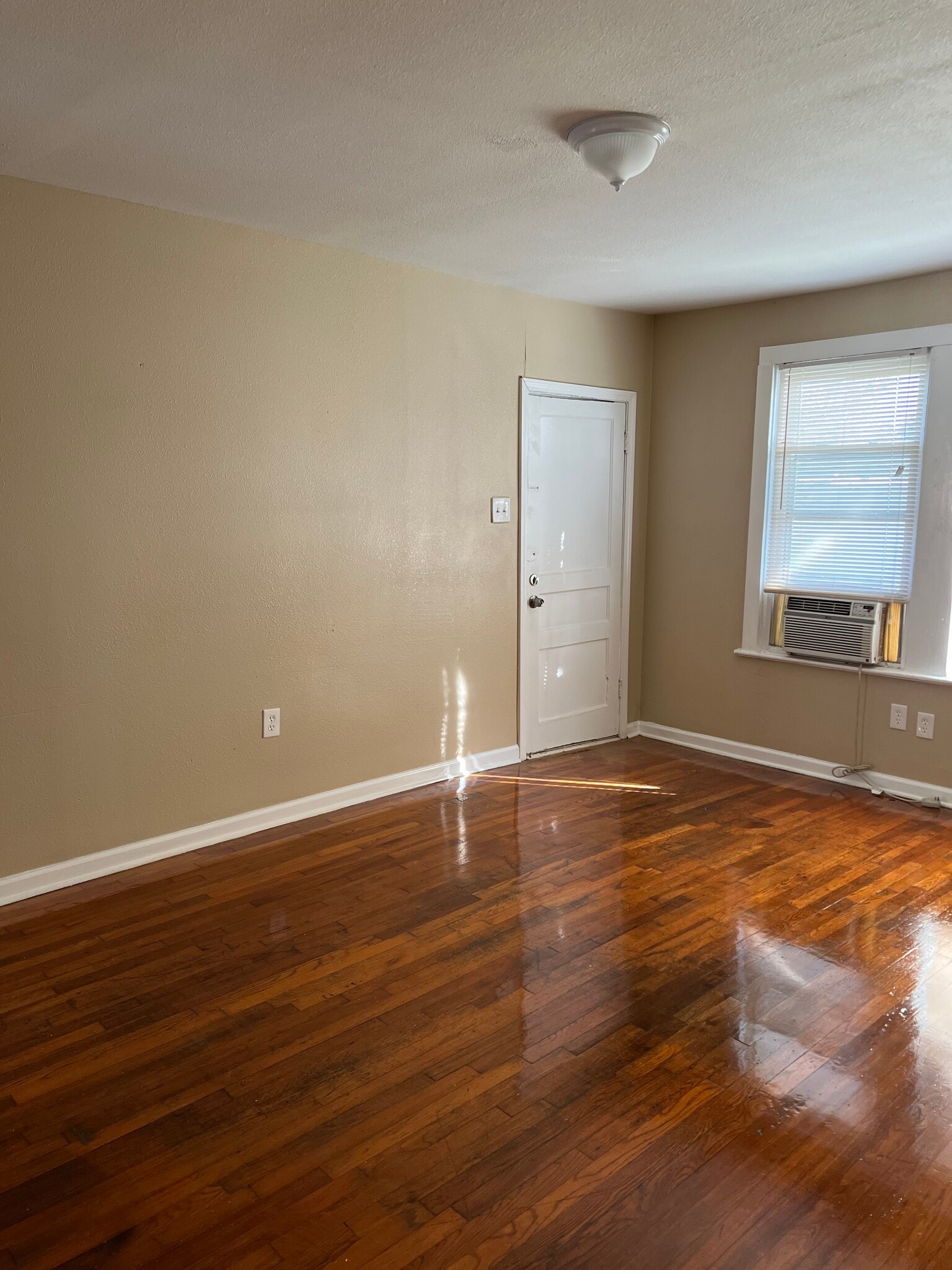 LIVING ROOM - 3076 Nicholson Dr