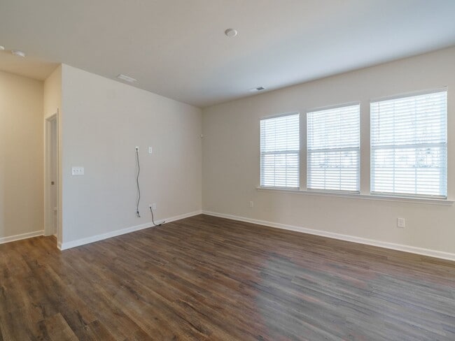 Building Photo - Brand New 5 Bedroom 3 full baths in Steele...