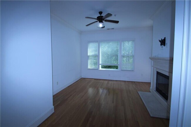 Building Photo - 11 Perimeter Center E