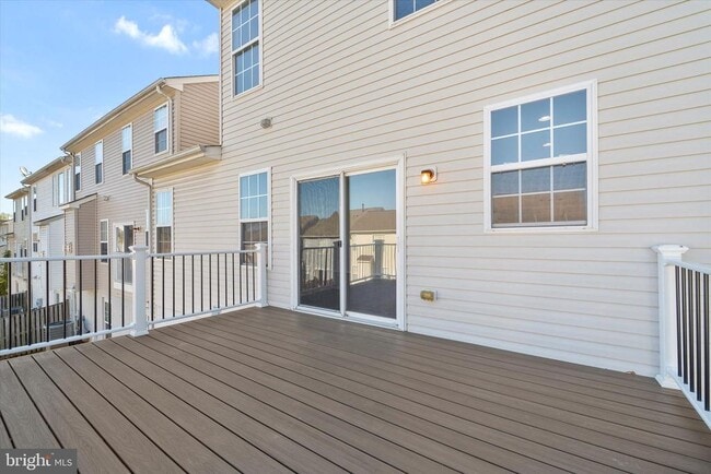 Building Photo - 103 Holmes St