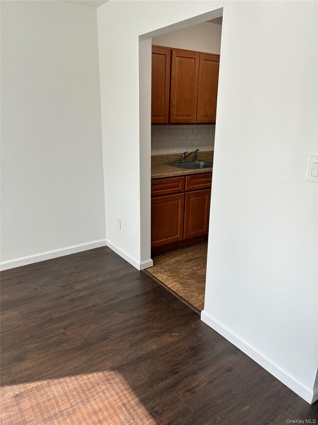 Building Photo - 401 Town Hill Condominium