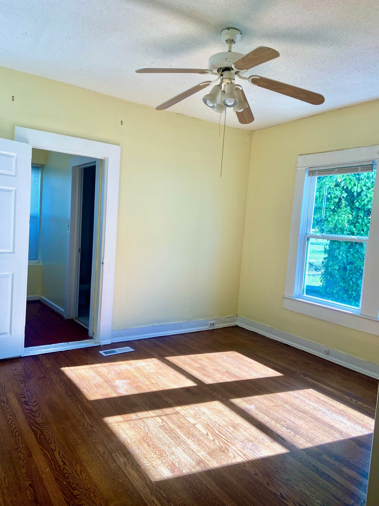 Building Photo - 508 10th Ct S