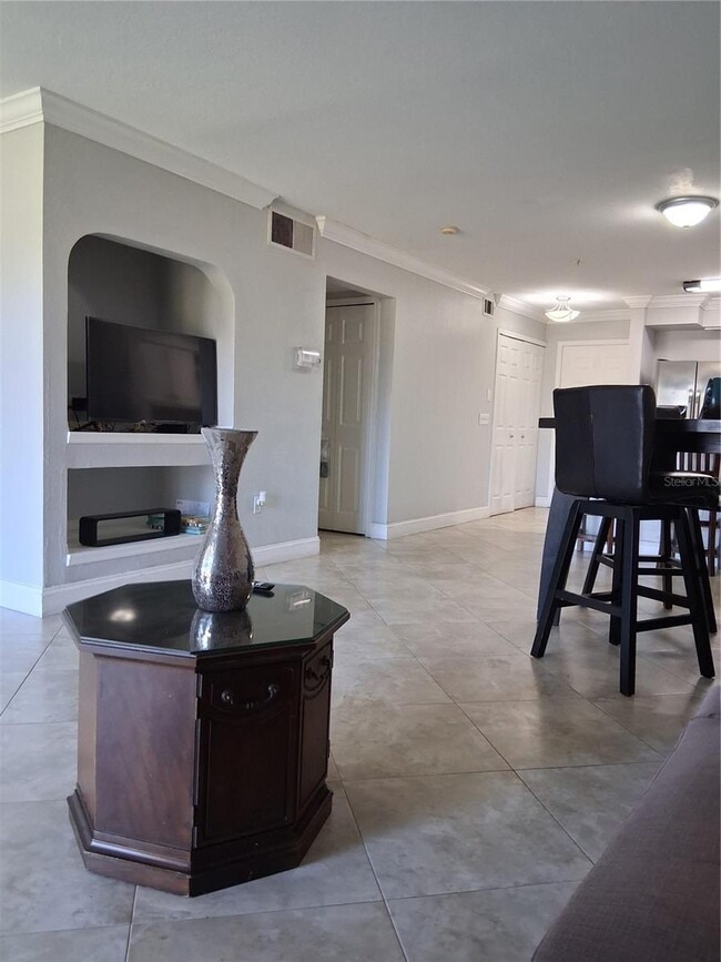 Building Photo - 13827 Fairway Island Dr