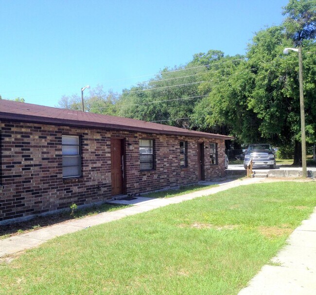 Primary Photo - SPACIOUS 2BR/1BA Lakeland Apartment w/ Washer & Dryer Hookups!