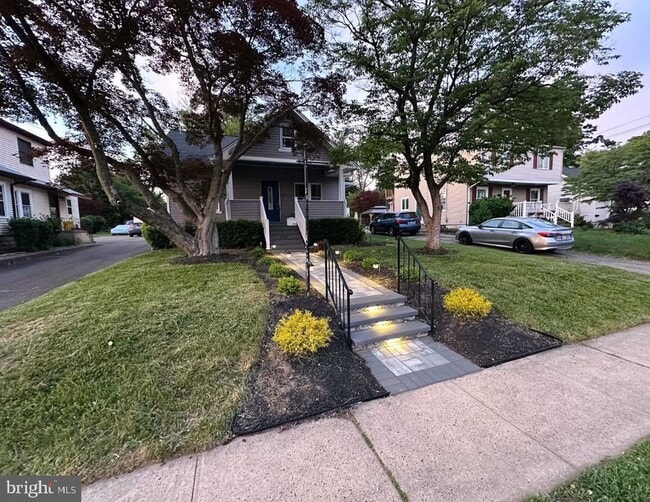 Building Photo - 1762 Exton Ave