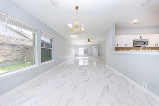 Building Photo - 2203 Mountain Ranch Dr