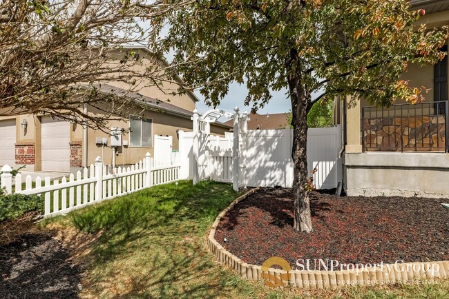 Building Photo - Beautiful Basement  Apartment In Riverton!