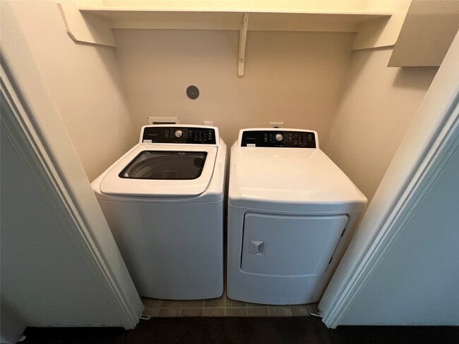 Building Photo - 15823 Regal Trace Ln