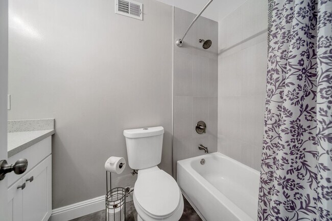 Building Photo - 5741 Seifert Ave
