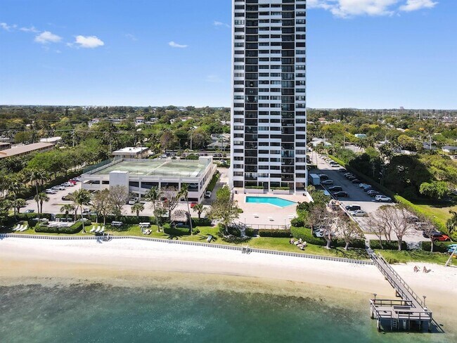 Building Photo - 5600 N Flagler Dr
