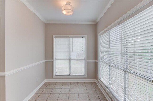 Building Photo - 3895 Kingsbrook Blvd