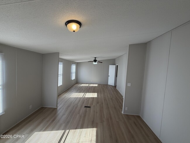 Building Photo - 4013 W 24th Ct