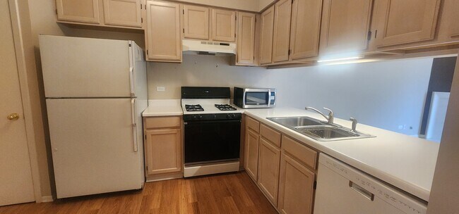 Building Photo - 621 Woodhaven Dr