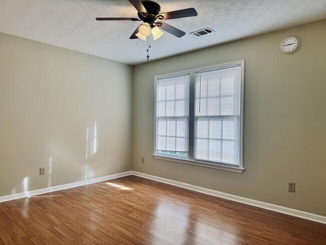 Building Photo - 3624 Manchester Dr