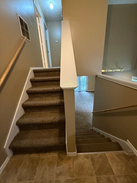 Building Photo - 158 E Willow Ct