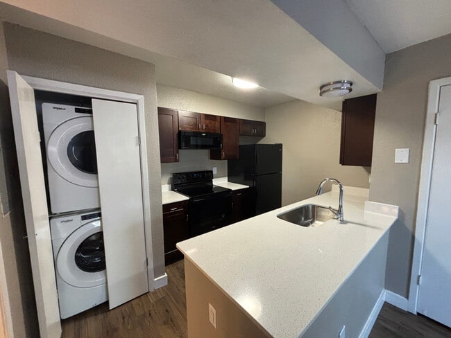 Building Photo - 1400 Clarewood Dr