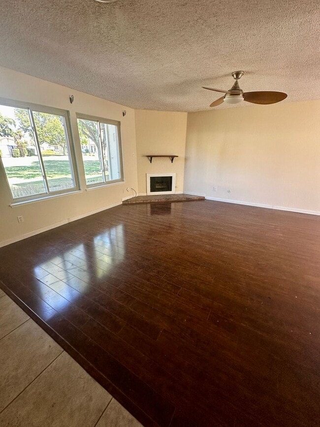 Building Photo - 5042 Glide Dr