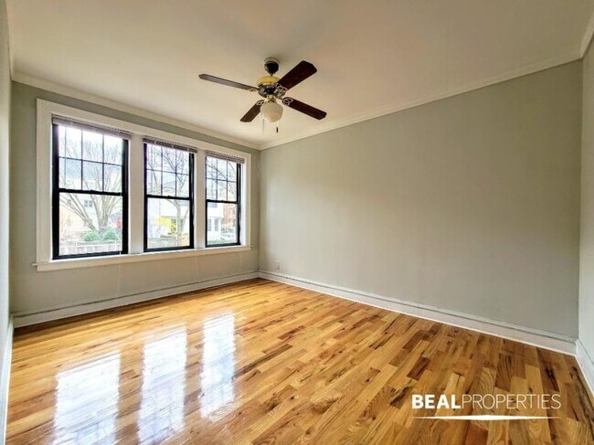 Building Photo - 2 bedroom in CHICAGO IL 60613