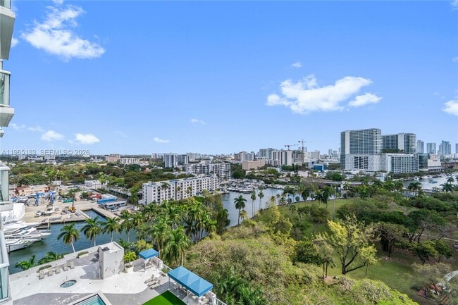 Building Photo - 1861 NW S River Dr