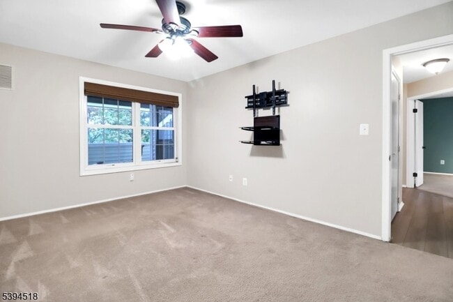 Building Photo - 121 Country Club Dr