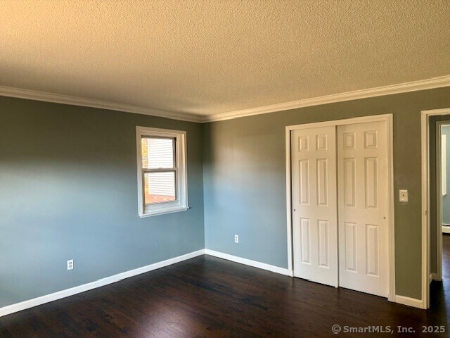 Building Photo - 498 Oak Ave