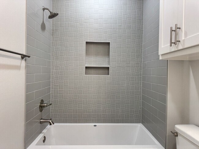 Building Photo - 9256 Villas Ct
