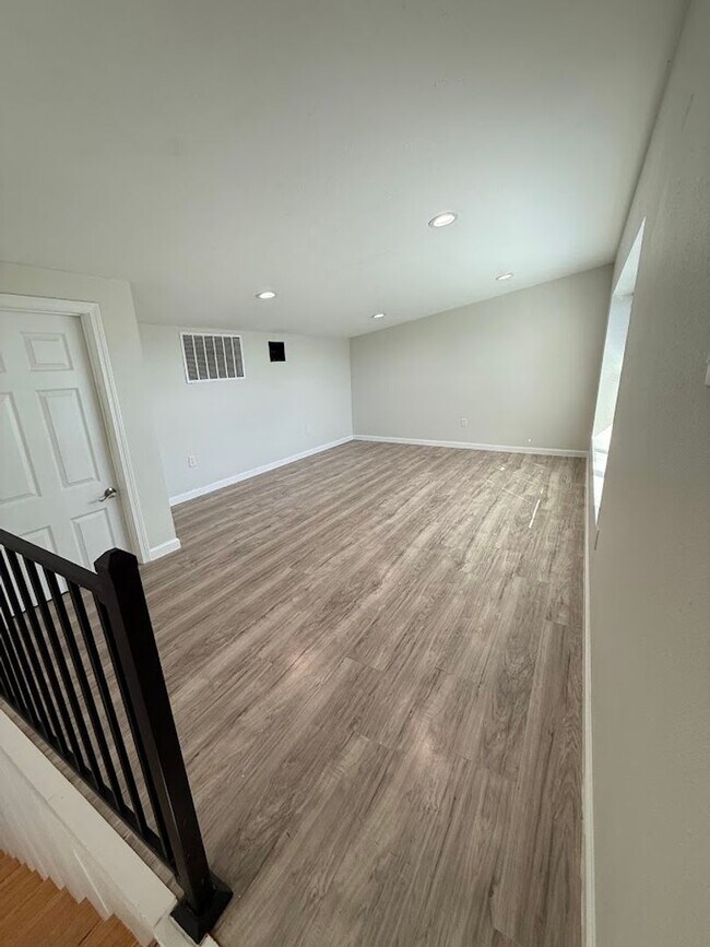 Building Photo - NEW ON MARKET