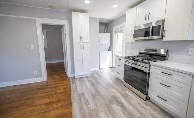 Primary Photo - LOOK NO FURTHER!! Cottage Style 1 Bed/1 Ba...