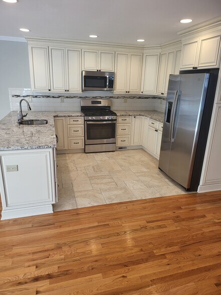 Building Photo - 36 W Hanover Ave