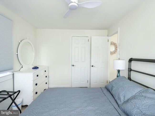 Building Photo - 121 E Sand Dune Ln