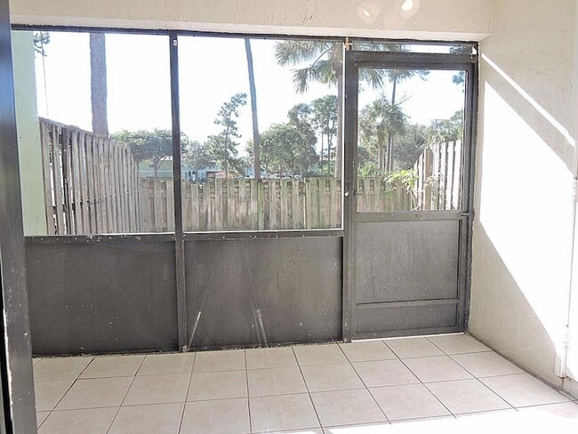 Building Photo - 5040 Society Pl E